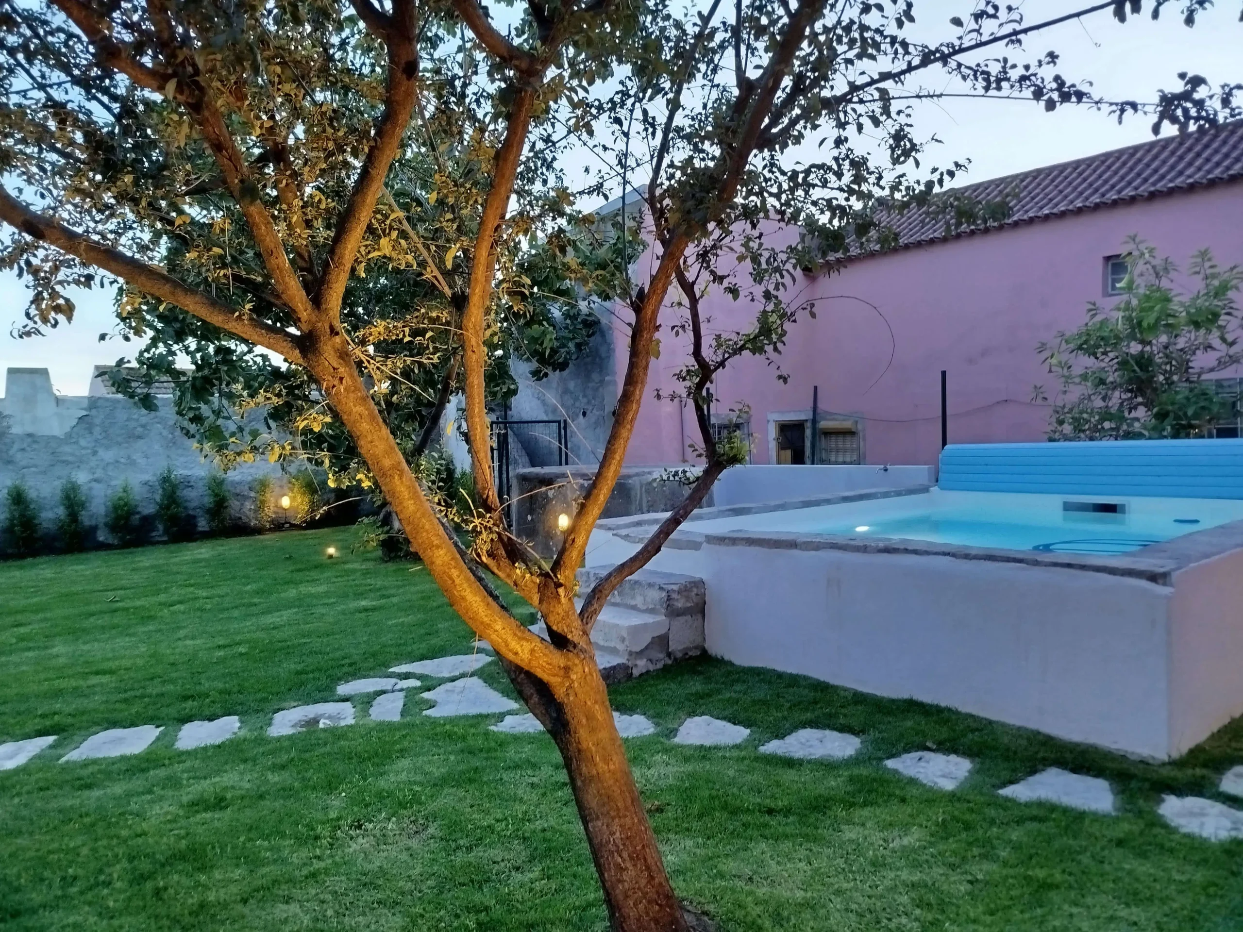 Jardim com Piscina 3 scaled Home