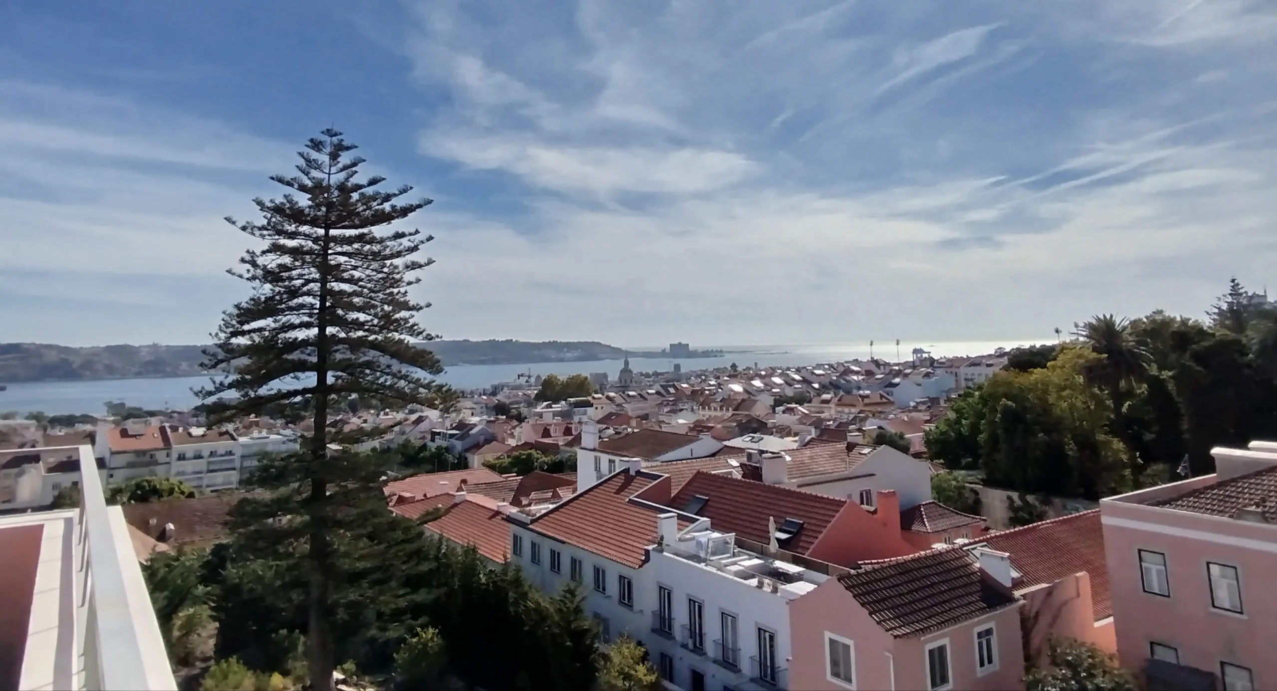 Vista sobre rio e mar 1 2 scaled Home