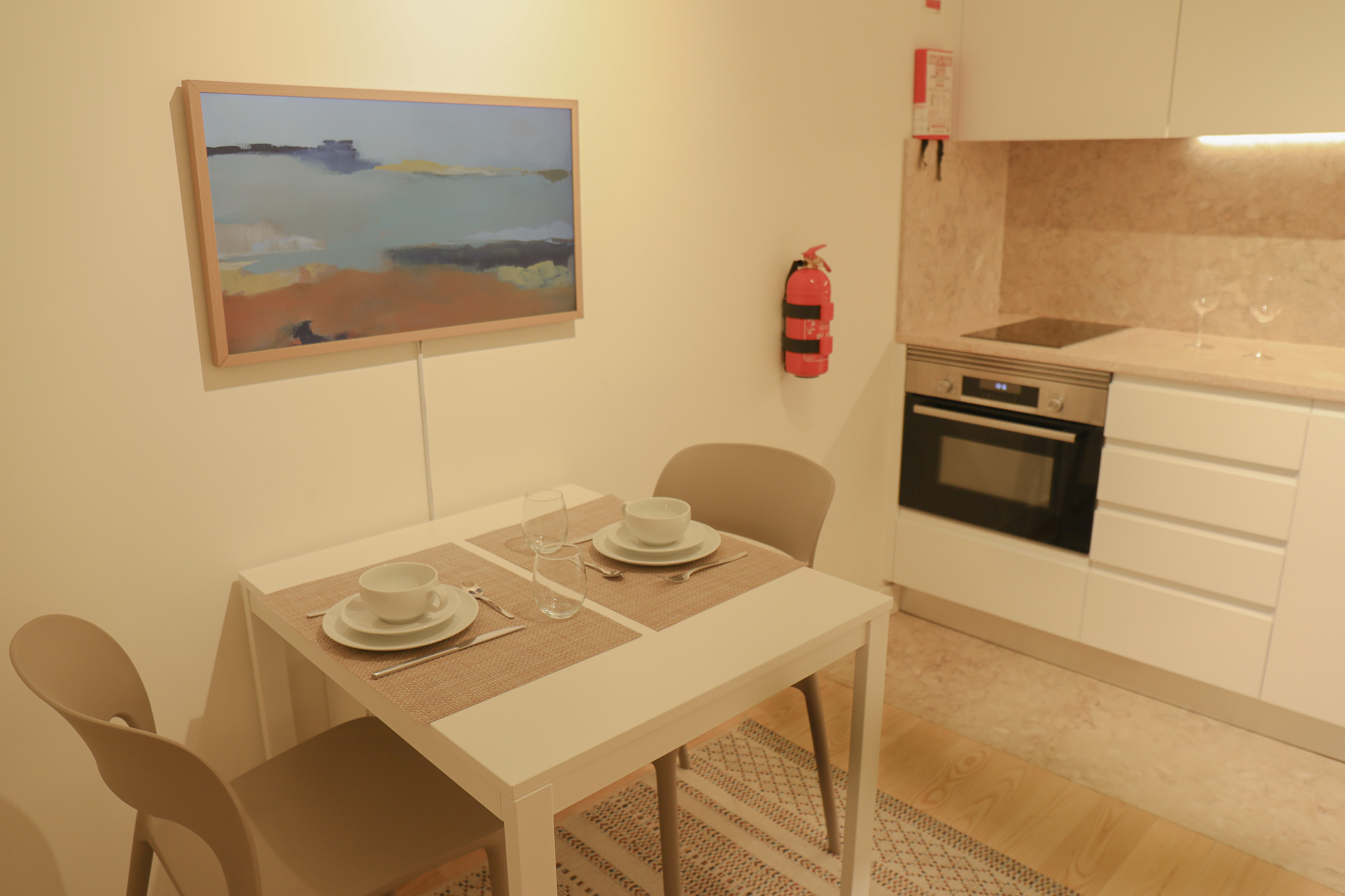 cozinha para 3 pessoas com todas as comodidades